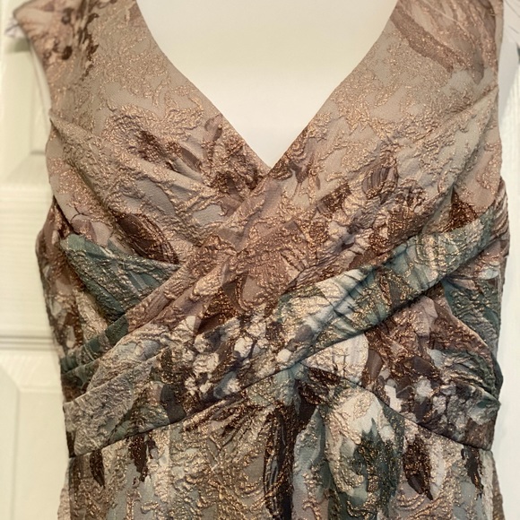 Formal dress - Picture 2 of 3